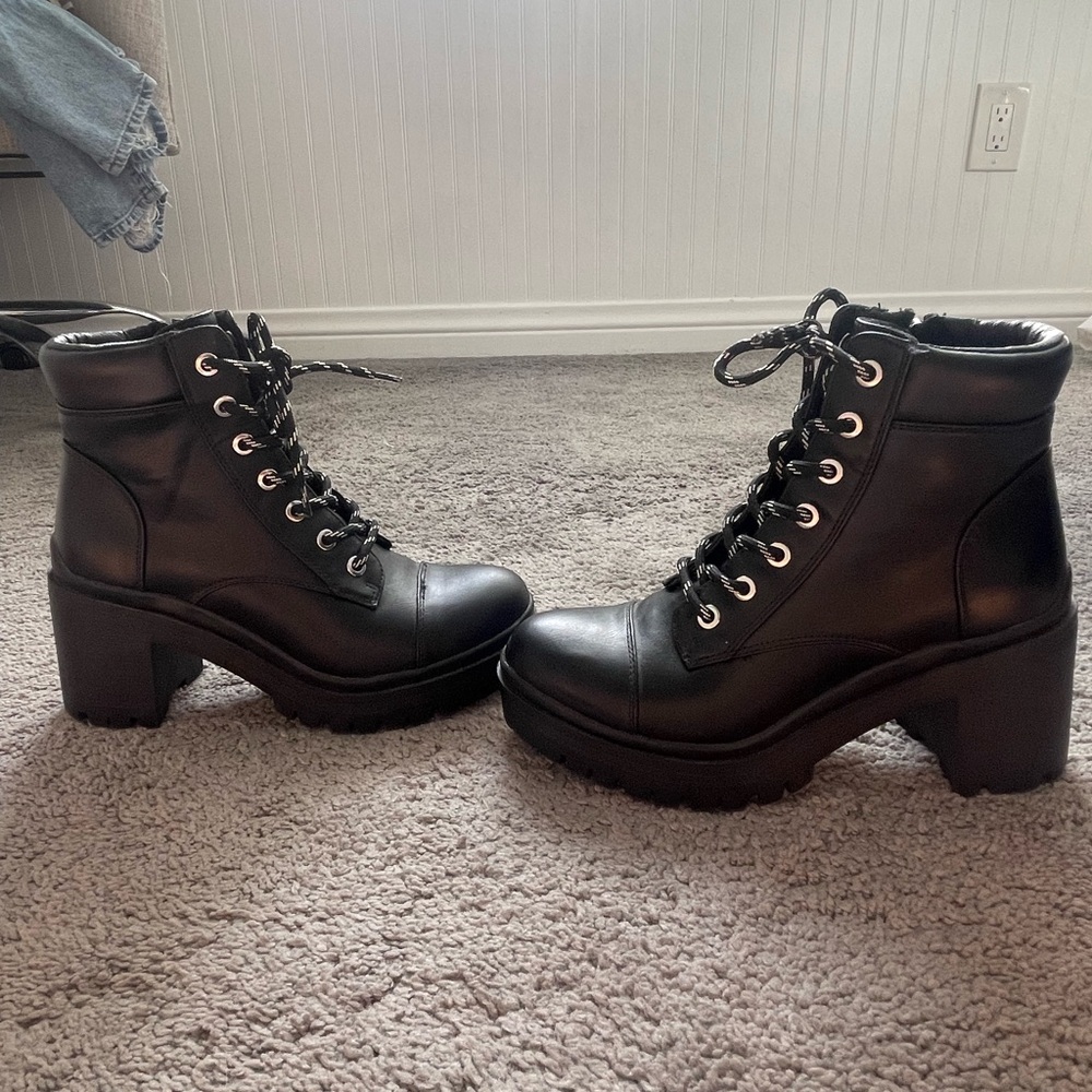 Nine West lug boots. Black size 5.5. Never worn. - Picture 6 of 6